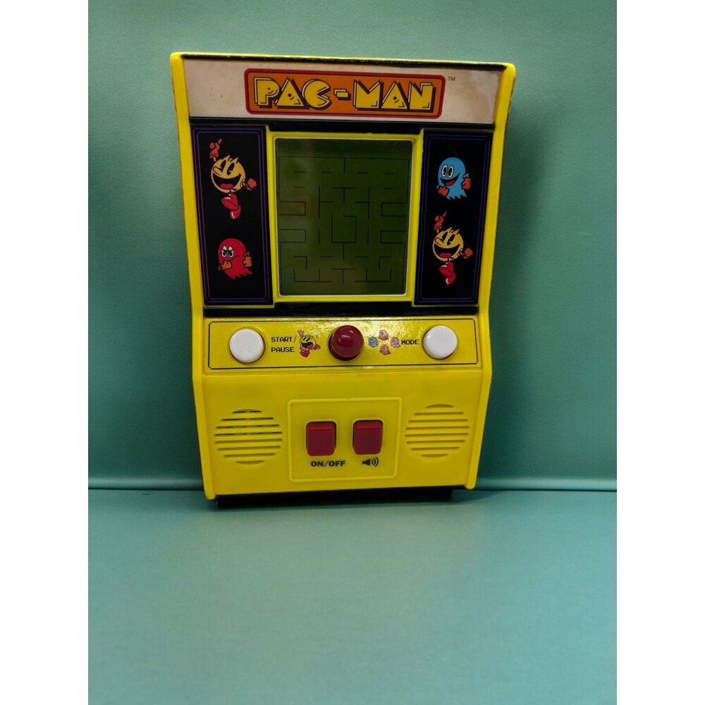 PacMan Bandai Mini Handheld Arcade Video Game 09521 6" Great Working Condition